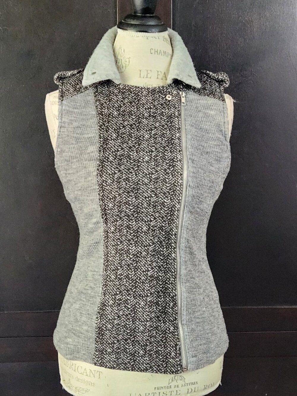 Hem & Thread Mixed Media Herringbone Moto Vest Gray Asymmetric Zip Size Small